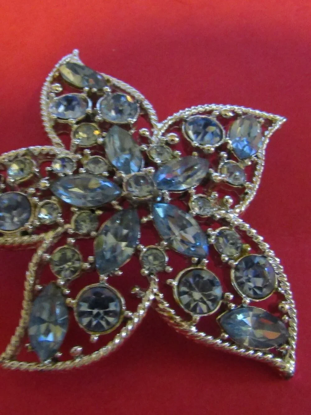 Vint 1967 Signed Sara Cov Pale Blue STARFISH PIN BROOCH aka Star Fire Design EUC